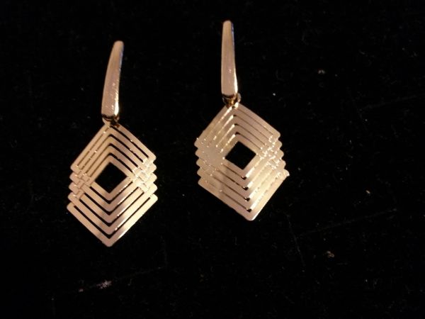 Brinco folheado a ouro 18k