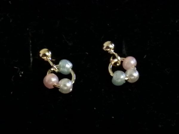 Brinco Folheado a Ouro com pérolas coloridas